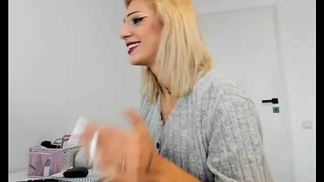 crystalxx18 online show from 10.06.25