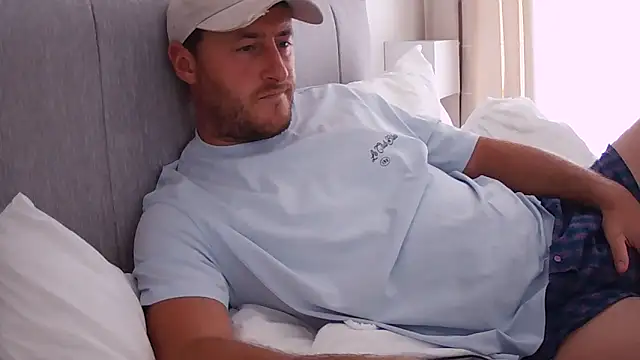 Snapshot of Londonlad818 chatting on 09.08.25 Londonlad818 online show from 09.08.25