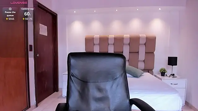 sofiapalacioss online show from 04.10.26