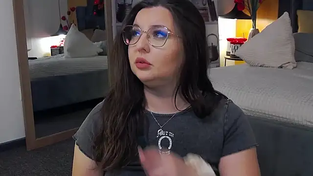 Mia Swano online show from 12.14.25