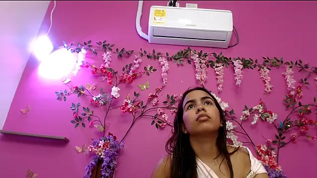 skinnysofia18 online show from 05.23.26