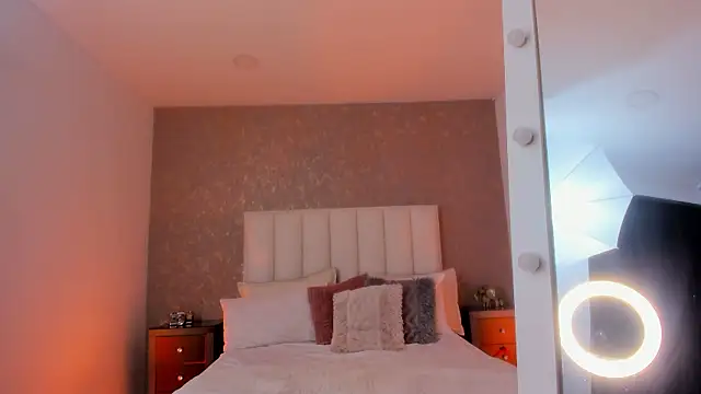 KaylieBrooks online show from 11.21.25