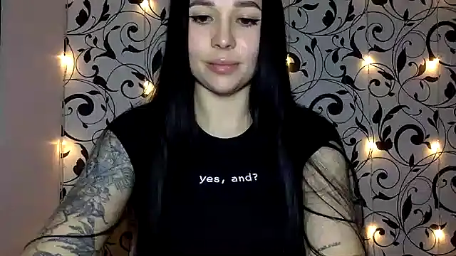 Snapshot of Ivelaa chatting on 11.01.25 Ivelaa online show from 11.01.25