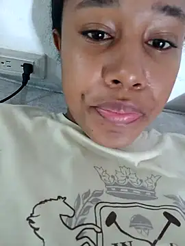 Snapshot of MoniqueMulberry chatting on 10.05.25 MoniqueMulberry online show from 10.05.25