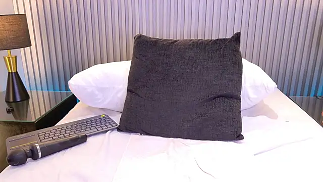 Snapshot of Meganreed_ chatting on 04.21.26 Meganreed online show from 04.21.26