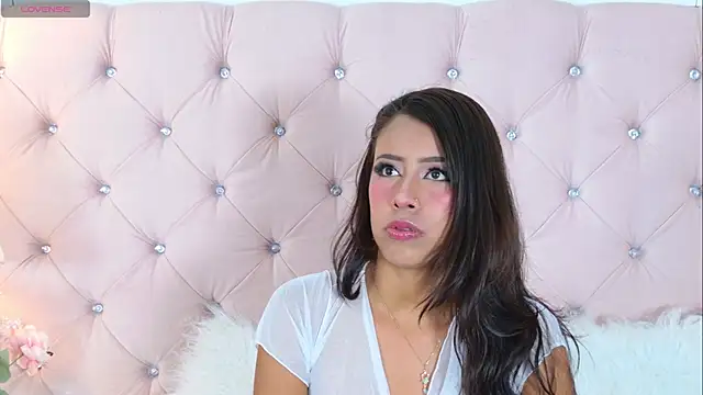 Snapshot of CaterinaRomano chatting on 09.26.25 CaterinaRomano online show from 09.26.25