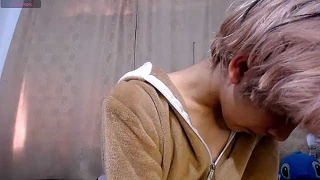 DaraKat18 online show from 04.14.26