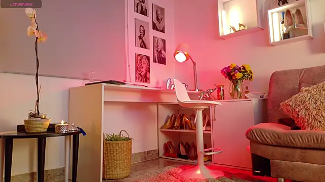 Snapshot of mrs_edha chatting on 03.27.26 mrs edha online show from 03.27.26