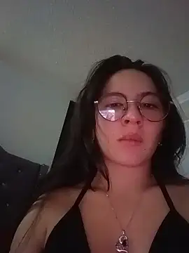 Snapshot of Bella_Sumers chatting on 05.27.26 Bella Sumers online show from 05.27.26