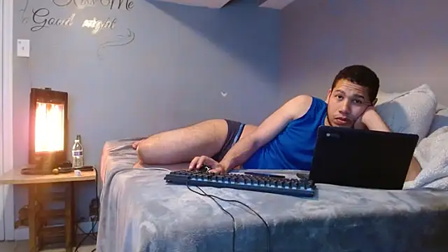 Snapshot of skiner222asd chatting on 04.14.26 skiner222asd online show from 04.14.26