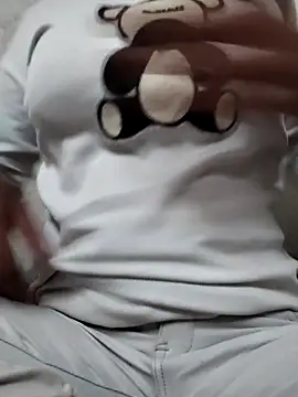 Snapshot of Janvi_Jaitly chatting on 10.25.25 Janvi Jaitly online show from 10.25.25