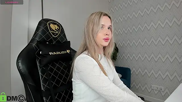 Snapshot of Nicoletta_Cooper chatting on 09.12.25 Nicoletta Cooper online show from 09.12.25