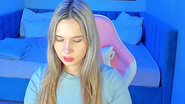 Snapshot of Nicoletta_Cooper chatting on 09.14.25 Nicoletta Cooper online show from 09.14.25