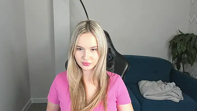 Snapshot of Nicoletta_Cooper chatting on 09.19.25 Nicoletta Cooper online show from 09.19.25