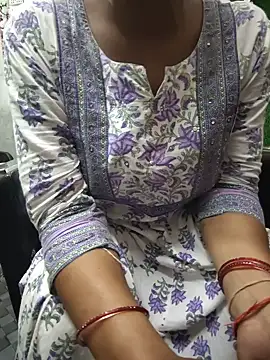 Snapshot of your_favourite_bhabhi chatting on 06.19.26 your favourite bhabhi online show from 06.19.26