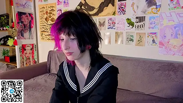 Snapshot of KandraCruser chatting on 05.24.26 KandraCruser online show from 05.24.26