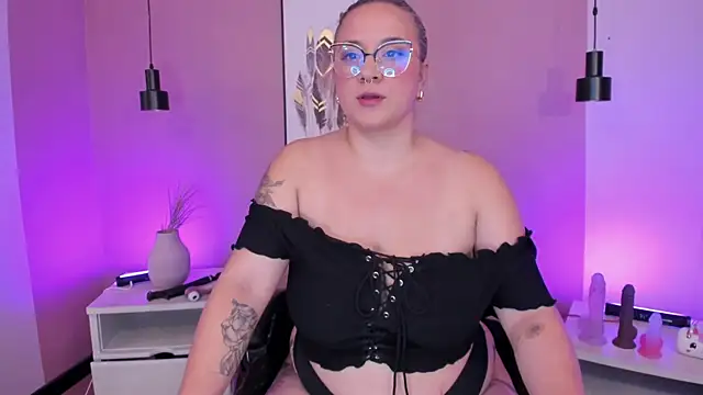 hollie joliie online show from 10.02.25