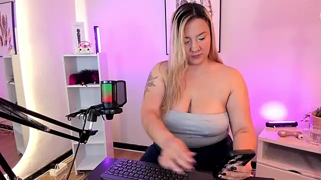 hollie joliie online show from 03.16.26