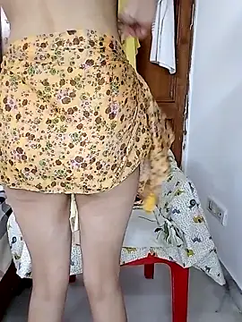 miss raavy online show from 04.05.26