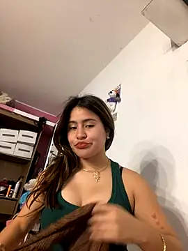 Snapshot of leil_6680 chatting on 10.04.25 leil 6680 online show from 10.04.25