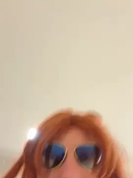 kiara cross online show from 10.30.25