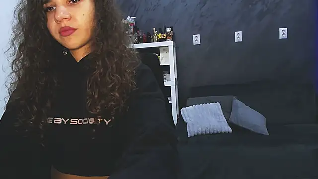 Snapshot of bigbuttjeny chatting on 09.20.25 bigbuttjeny online show from 09.20.25