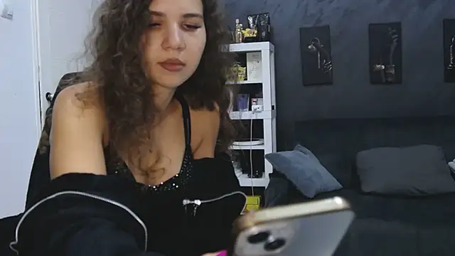 Snapshot of bigbuttjeny chatting on 09.21.25 bigbuttjeny online show from 09.21.25