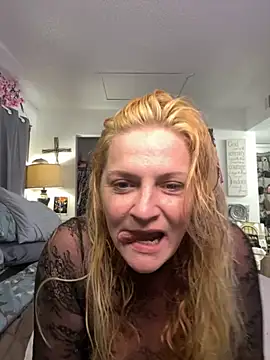 Goldenndoll online show from 09.10.25