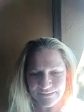 Goldenndoll online show from 11.13.25