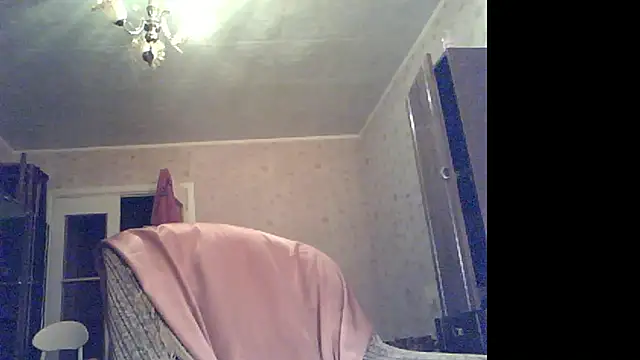 Snapshot of ViolettaElysia chatting on 11.17.25 ViolettaElysia online show from 11.17.25