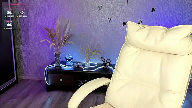 NikkiiStill online show from 11.29.25