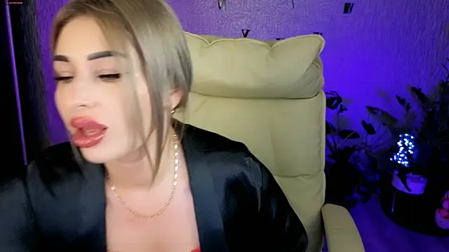 Snapshot of NikkiiStill chatting on 06.28.26 NikkiiStill online show from 06.28.26
