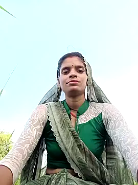 Snapshot of Punam_jindal chatting on 09.10.25 Punam jindal online show from 09.10.25