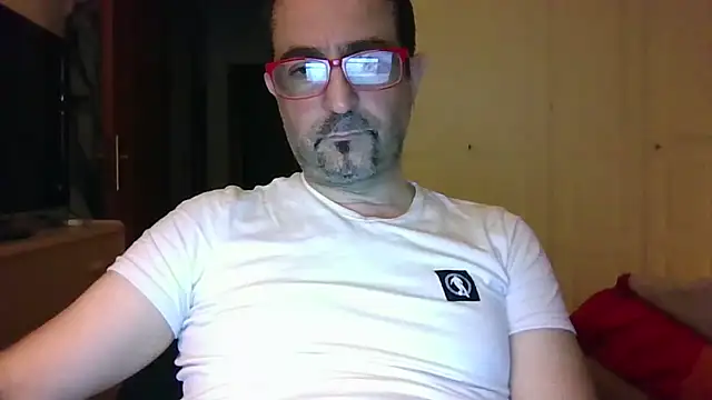 Snapshot of max_im69 chatting on 06.17.26 max im69 online show from 06.17.26