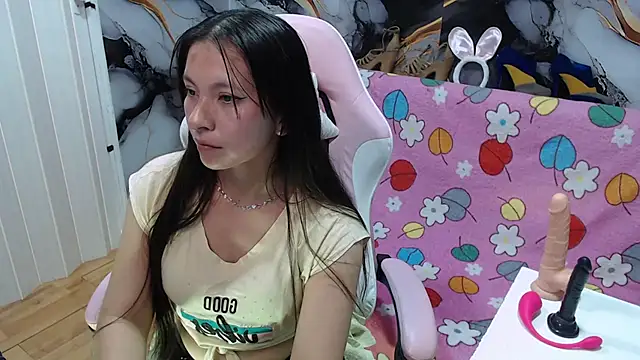 Snapshot of mia_wetts chatting on 10.03.25 mia wetts online show from 10.03.25