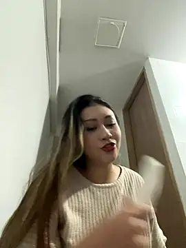 Amadora rose online show from 10.29.25