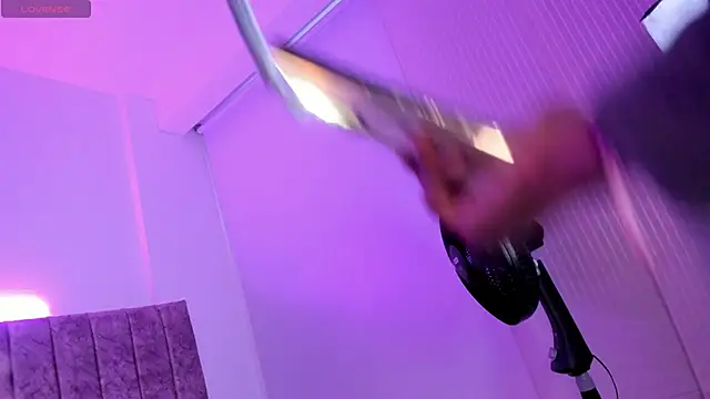 Ambeer fox  online show from 03.18.26