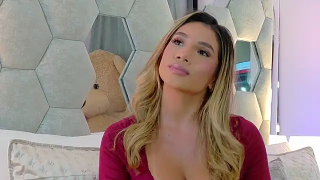 Snapshot of NicoleArmani chatting on 02.14.26 NicoleArmani online show from 02.14.26