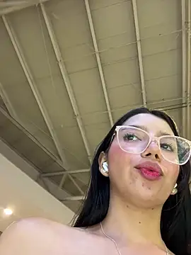 Snapshot of Min_junn chatting on 10.11.25 Min junn online show from 10.11.25