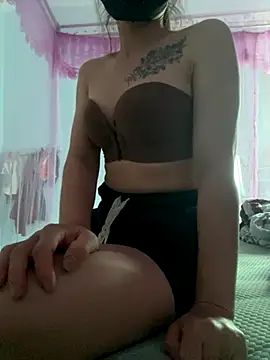 Snapshot of SuhyoCii chatting on 09.14.25 SuhyoCii online show from 09.14.25