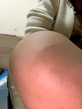 Snapshot of SuhyoCii chatting on 11.01.25 SuhyoCii online show from 11.01.25