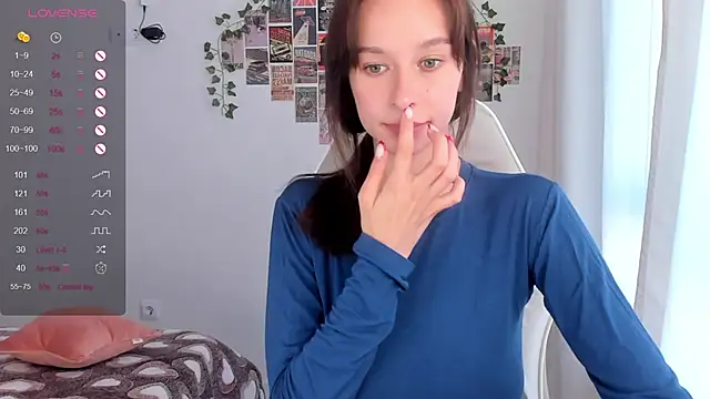 Snapshot of _Alissaa chatting on 10.01.25 Alissaa online show from 10.01.25