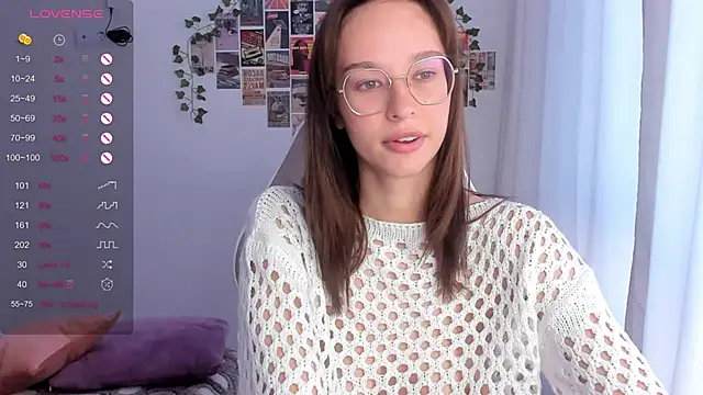 Snapshot of _Alissaa chatting on 10.06.25 Alissaa online show from 10.06.25