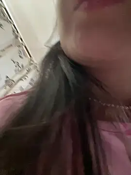 Snapshot of amberbakee chatting on 10.30.25 amberbakee online show from 10.30.25