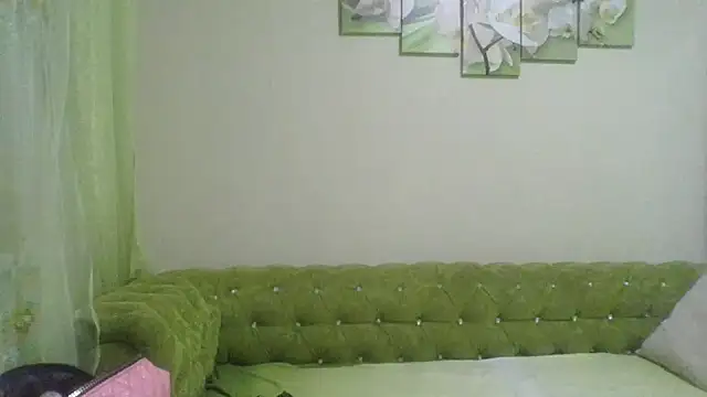 Snapshot of Zhinara chatting on 11.08.25 Zhinara online show from 11.08.25