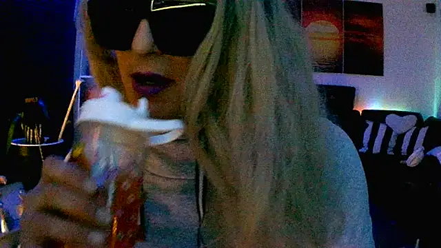 hellgirl1980 online show from 11.04.25