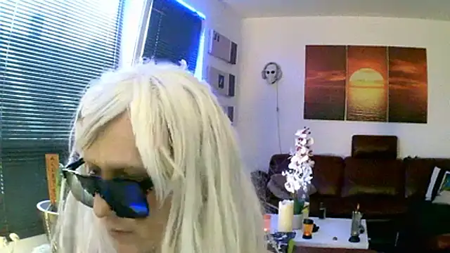 hellgirl1980 online show from 11.25.25