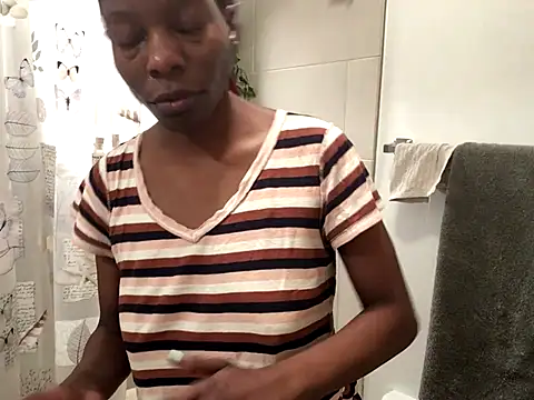 littyleesh1 online show from 11.23.25