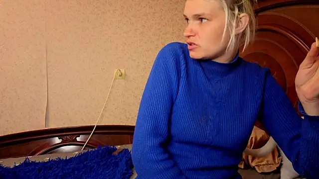 Snapshot of SaraSnow_ chatting on 04.11.26 SaraSnow online show from 04.11.26