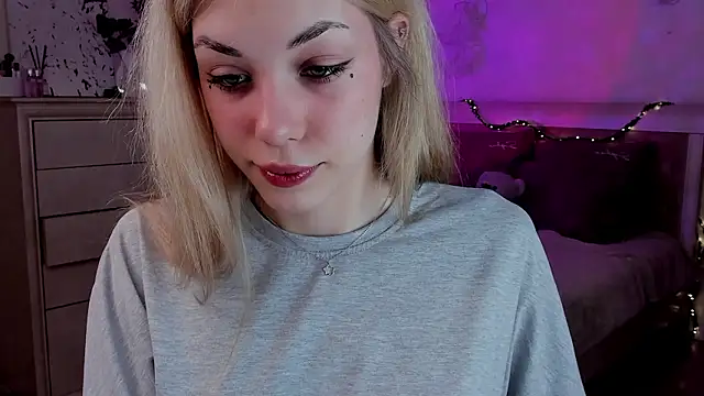 Leila Vanilla online show from 02.04.26